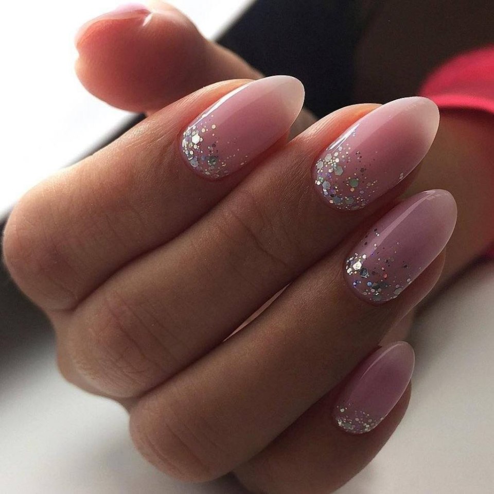 Маникюр с прозрачным лаком