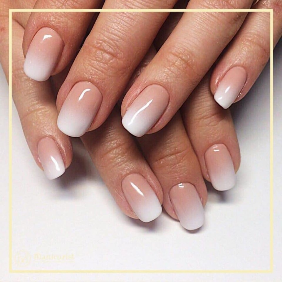 Маникюр френч естественный