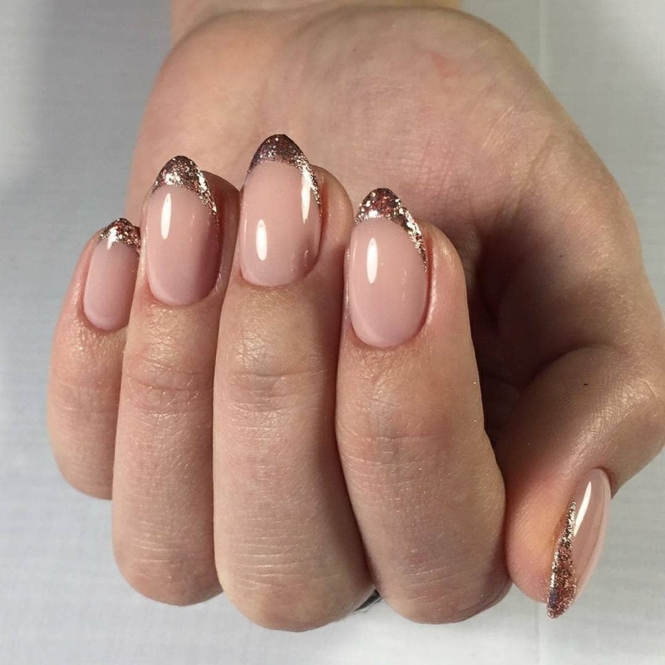 Французский маникюр с блестками