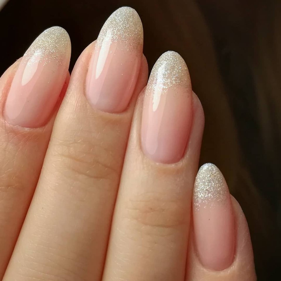 Маникюр градиент нюдовый