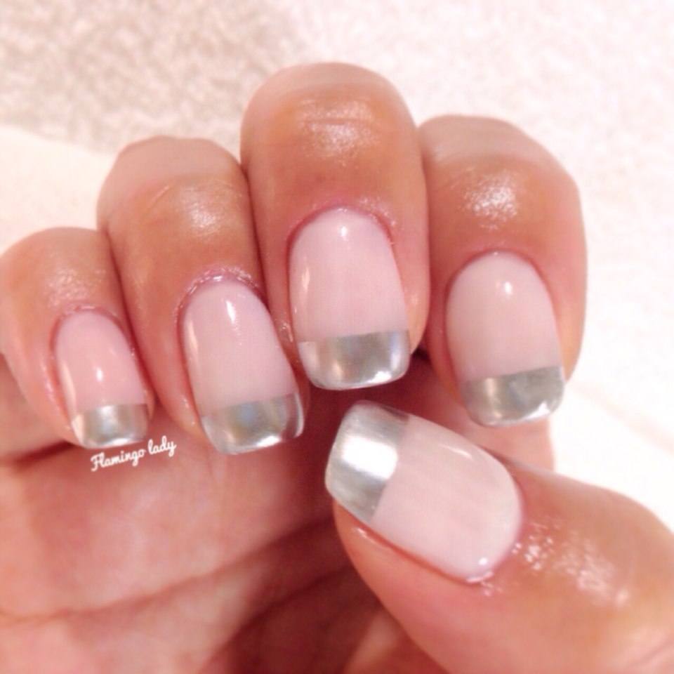 Французский маникюр с блестящими кончиками