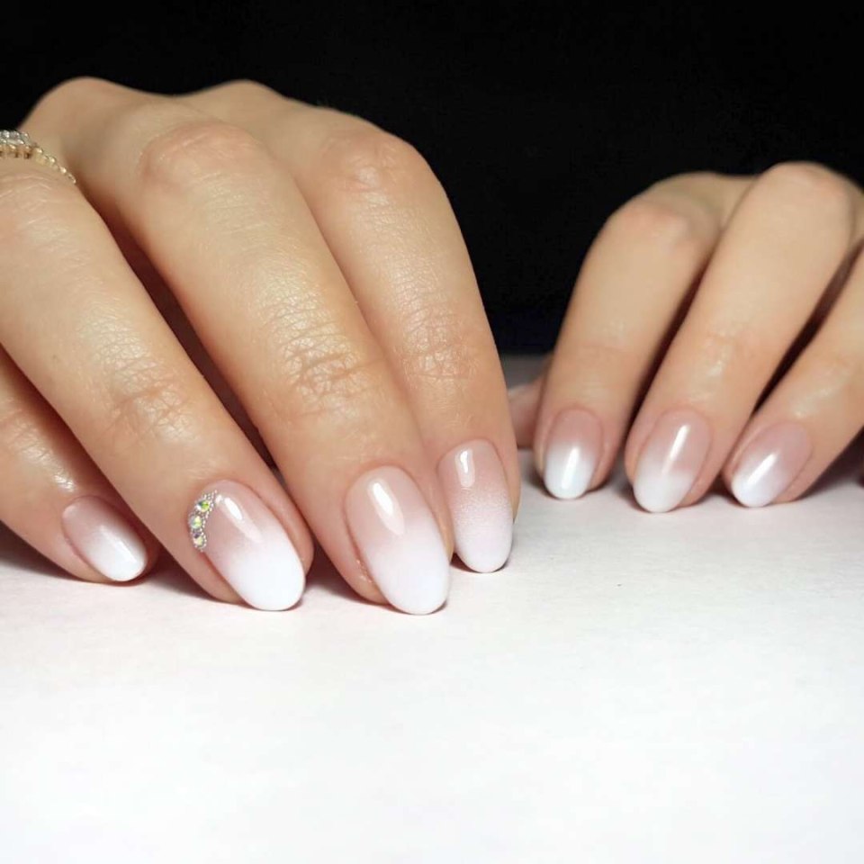 Французский маникюр омбре