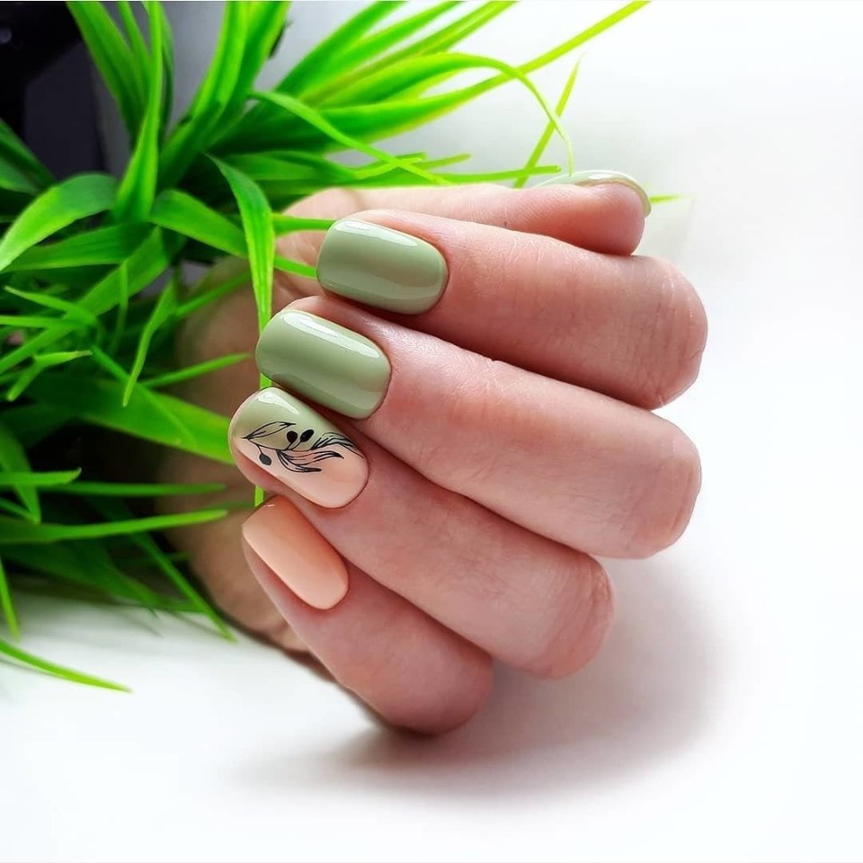 Персиковые ногти для подростков