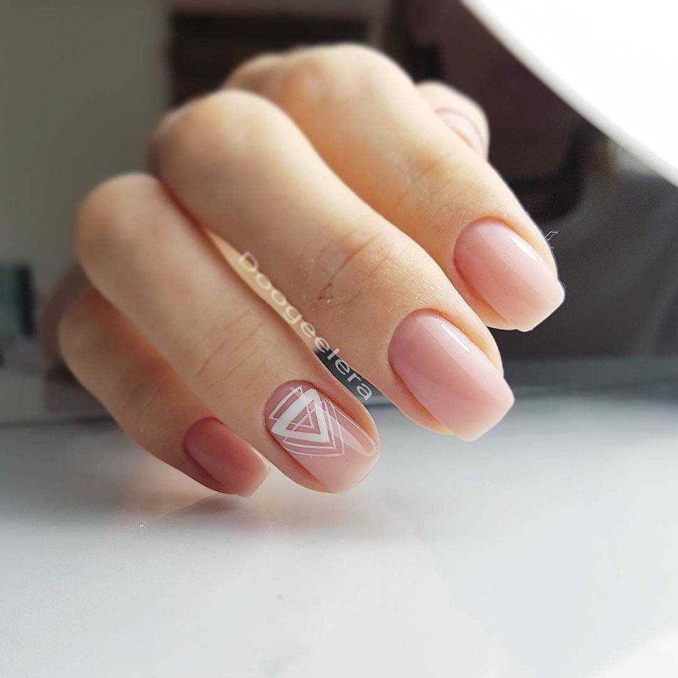 Маникюр нюд