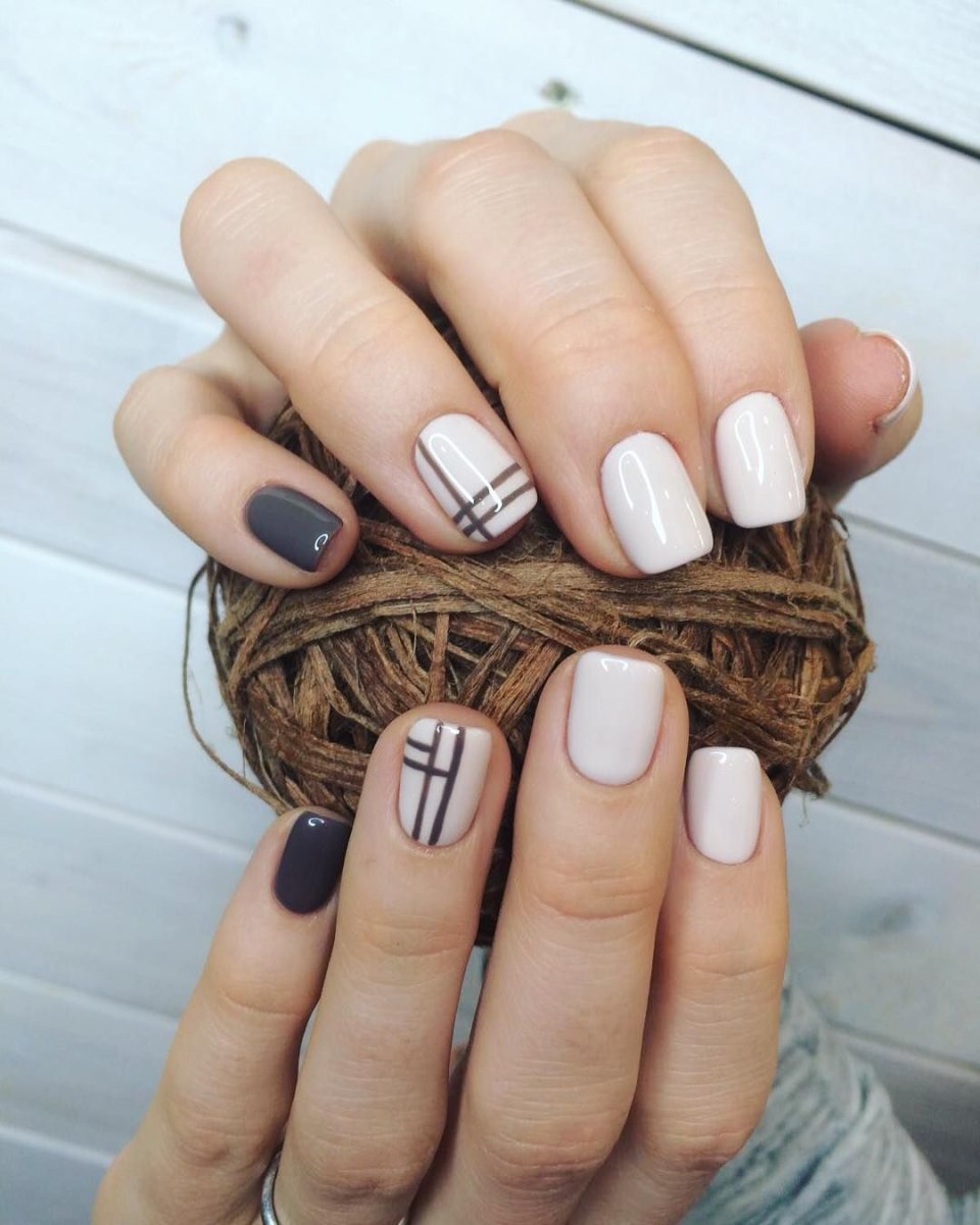 Маникюр обычным лаком