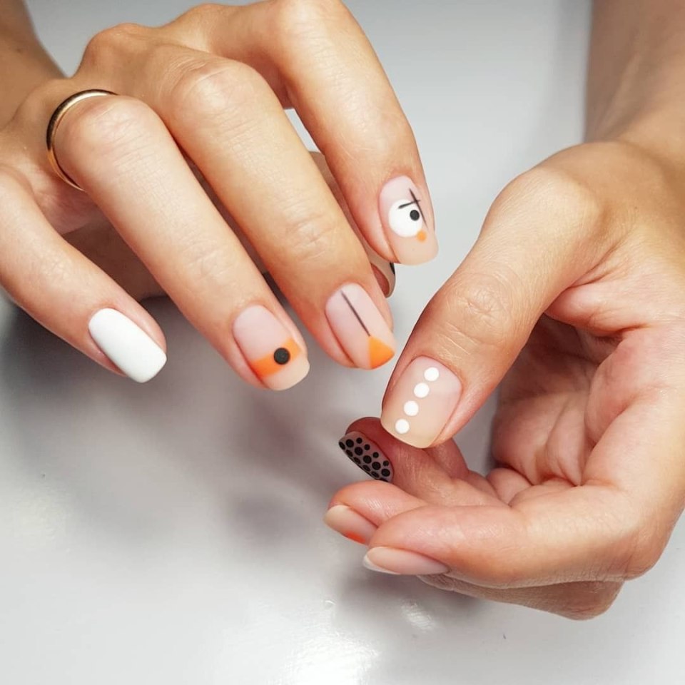 Логотип ногти