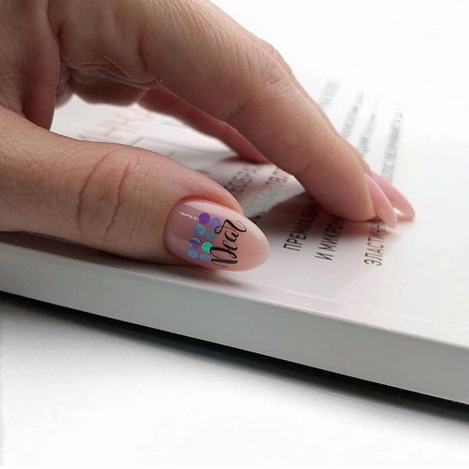 Модный маникюр на короткие ногти