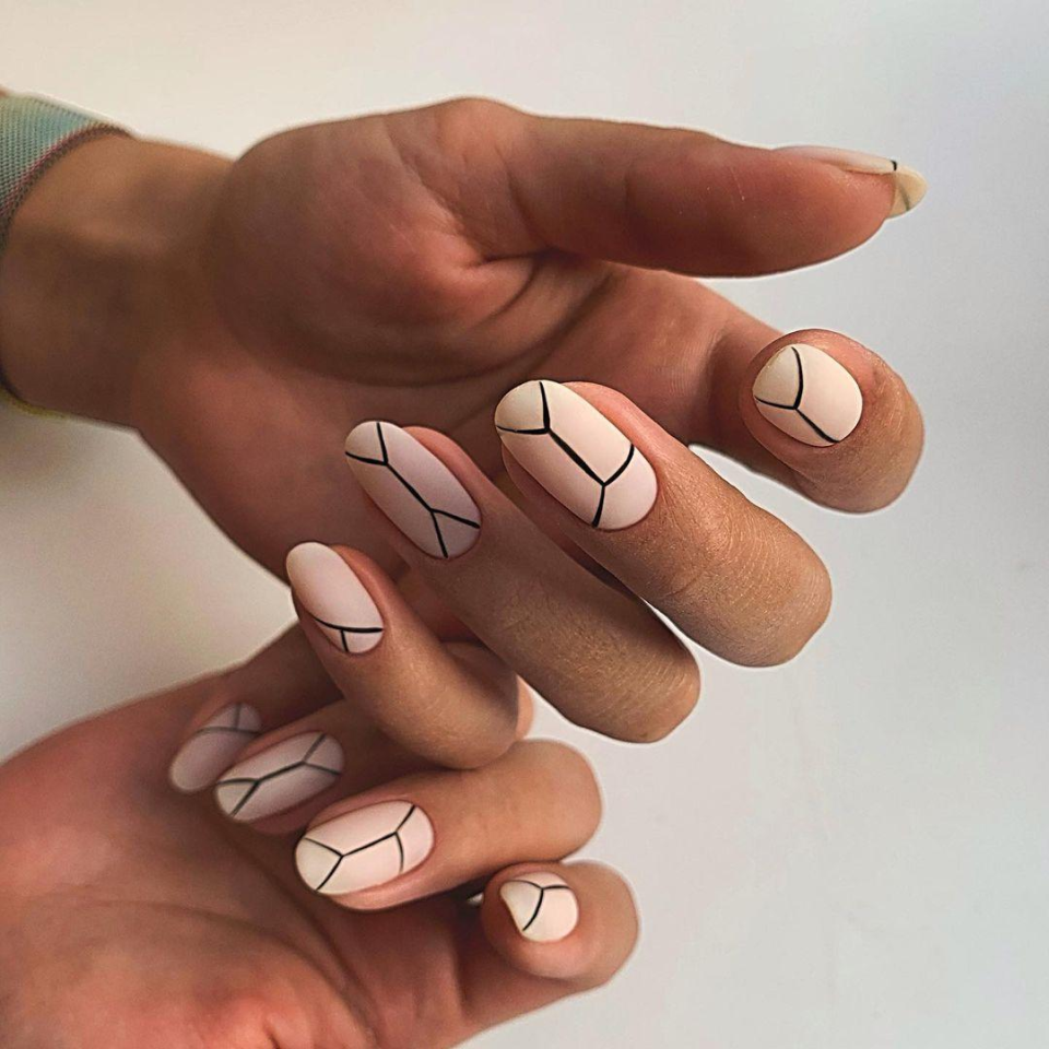 Ногти с надписями