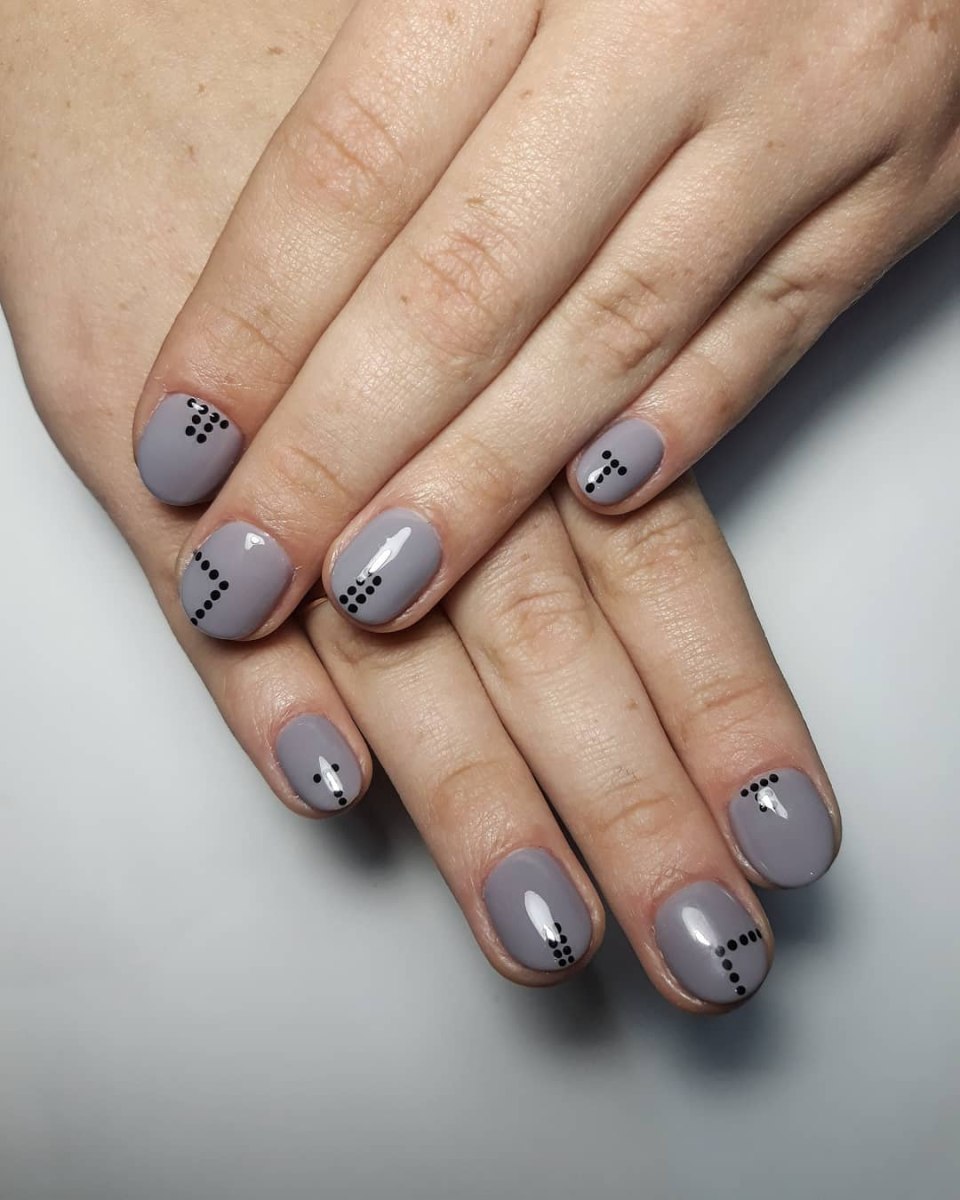 Серый маникюр на короткие