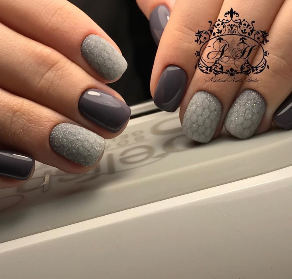 Серый маникюр на короткие ногти