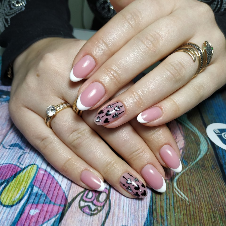 Нежный французский маникюр