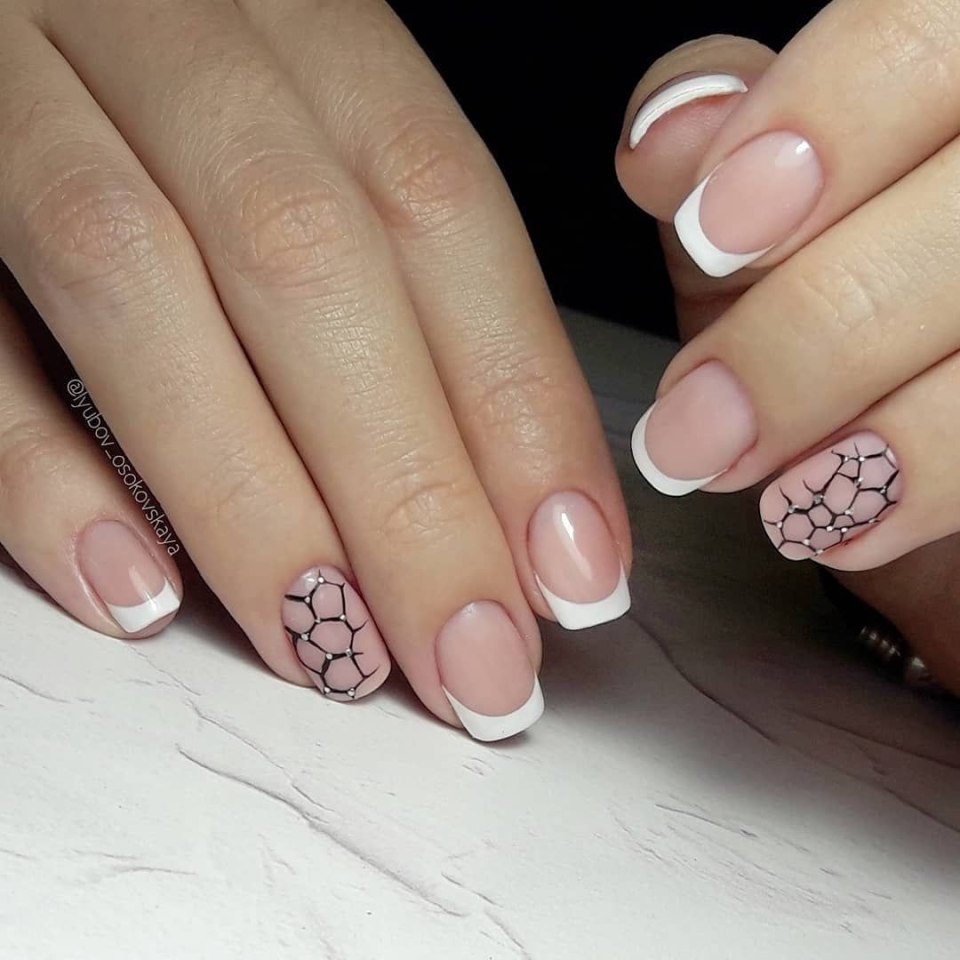 Красивый французский маникюр