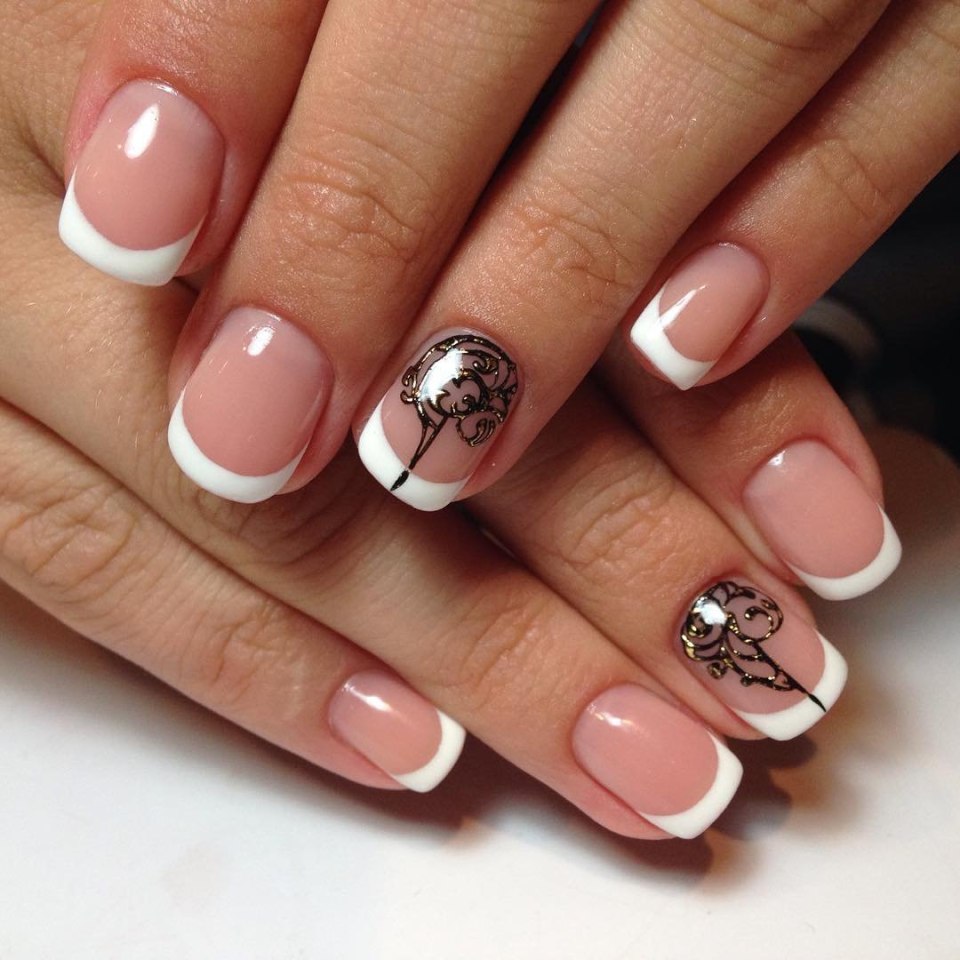 Красивый французский маникюр