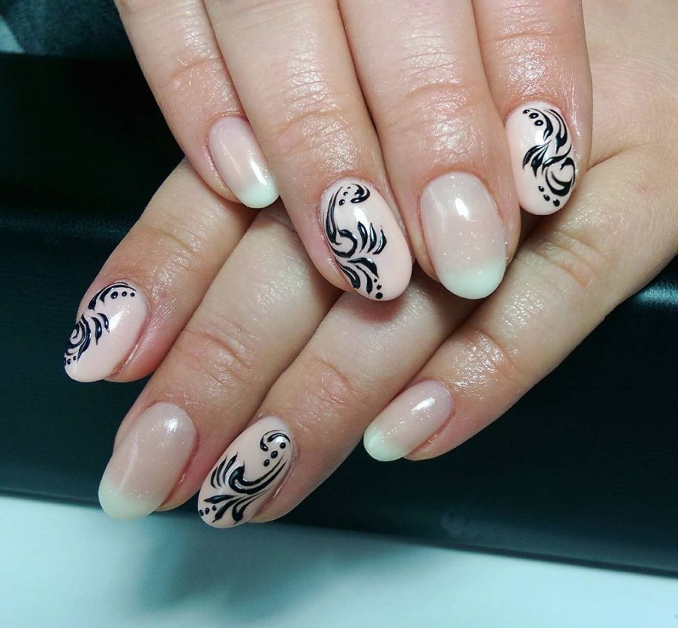 Красивый французский маникюр