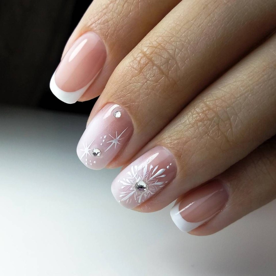 Маникюр с цветами