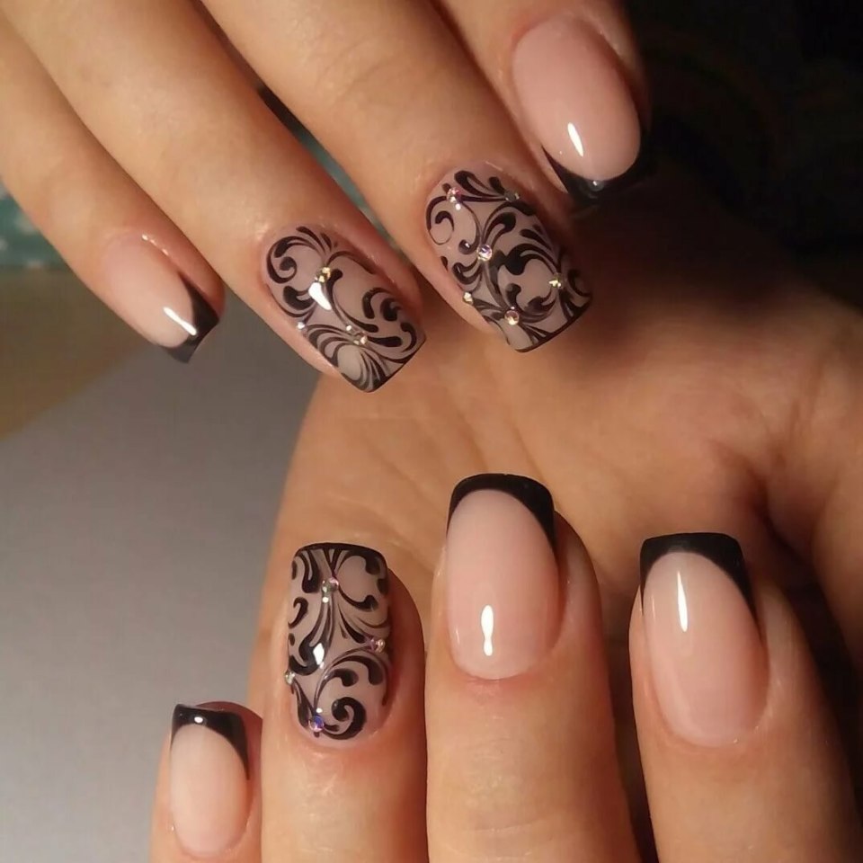 Нарядный французский маникюр