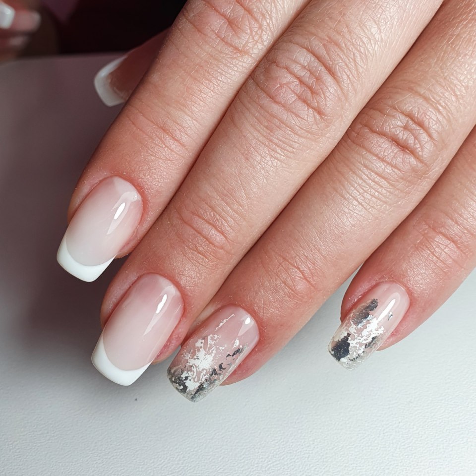 Нарощенные ногти черно белые