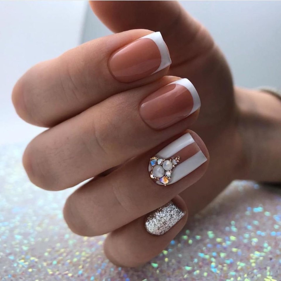 Красивый френч на ногтях