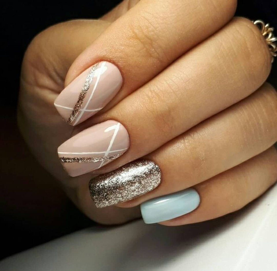Серебристый маникюр