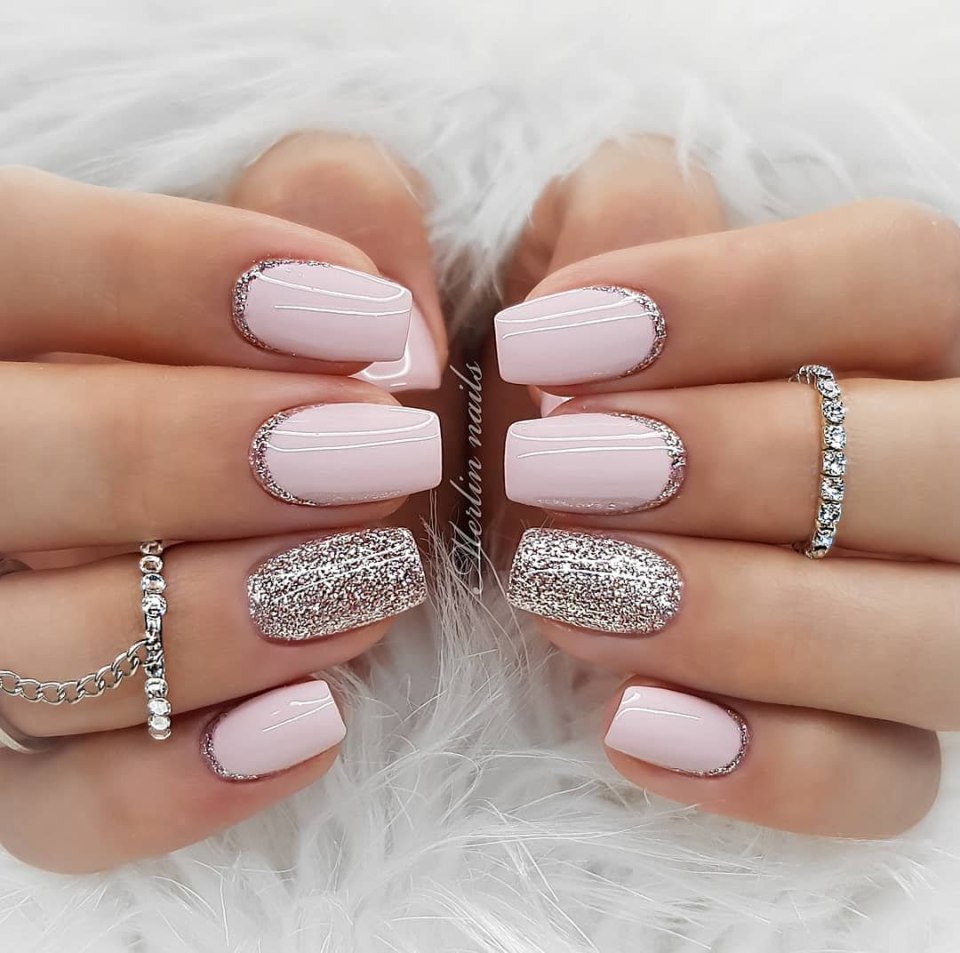 Серебристый маникюр на короткие ногти