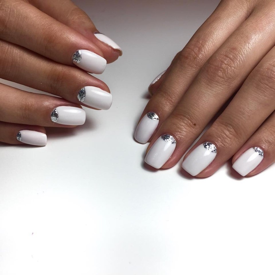 Маникюр серебро с белым на длинные ногти