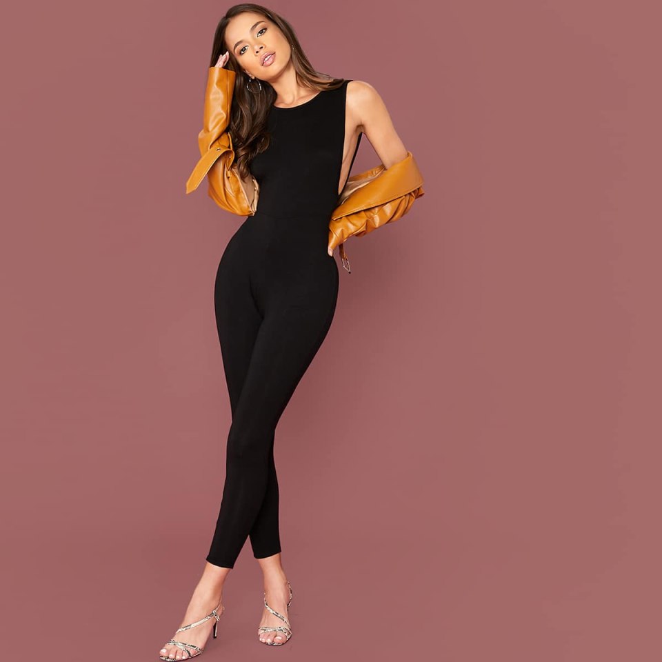 Комбинезон с открытыми плечами