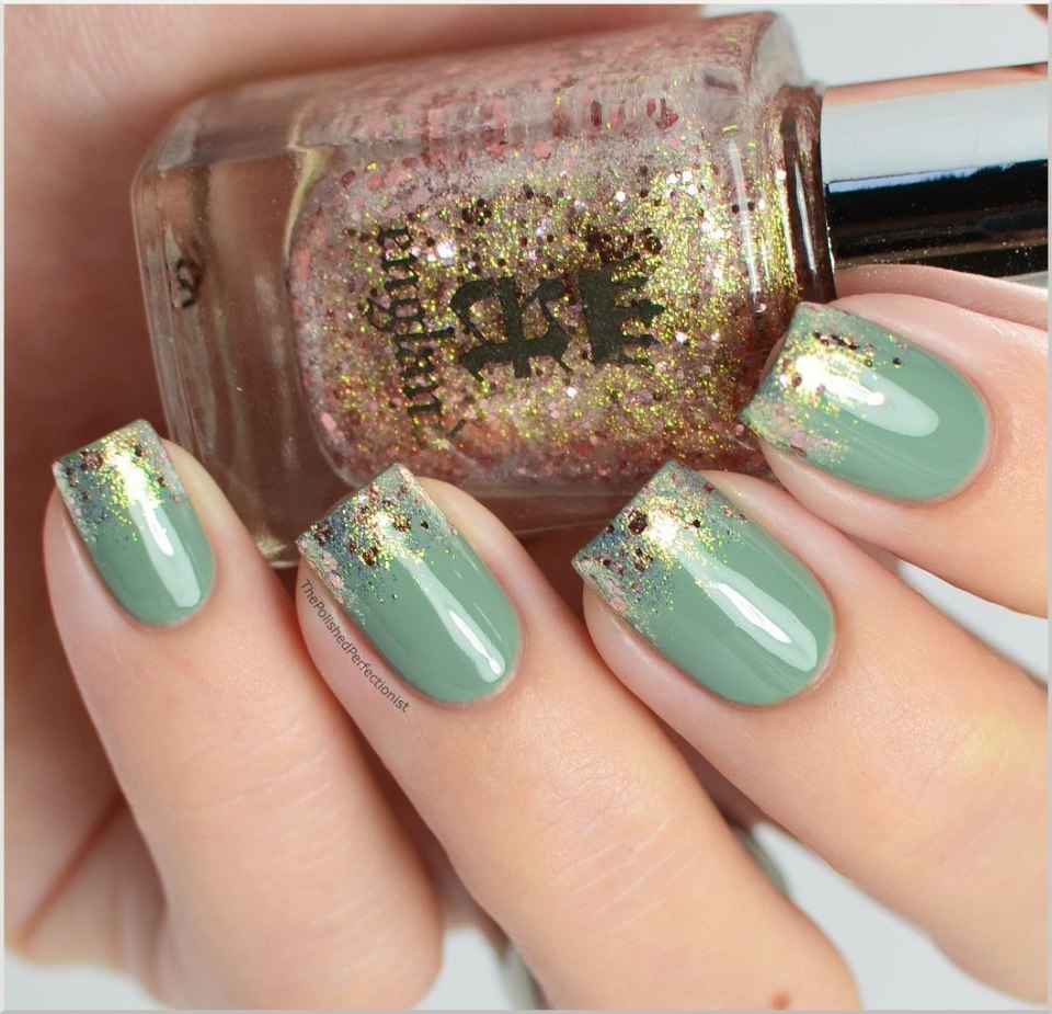 Маникюр мятный с розовым