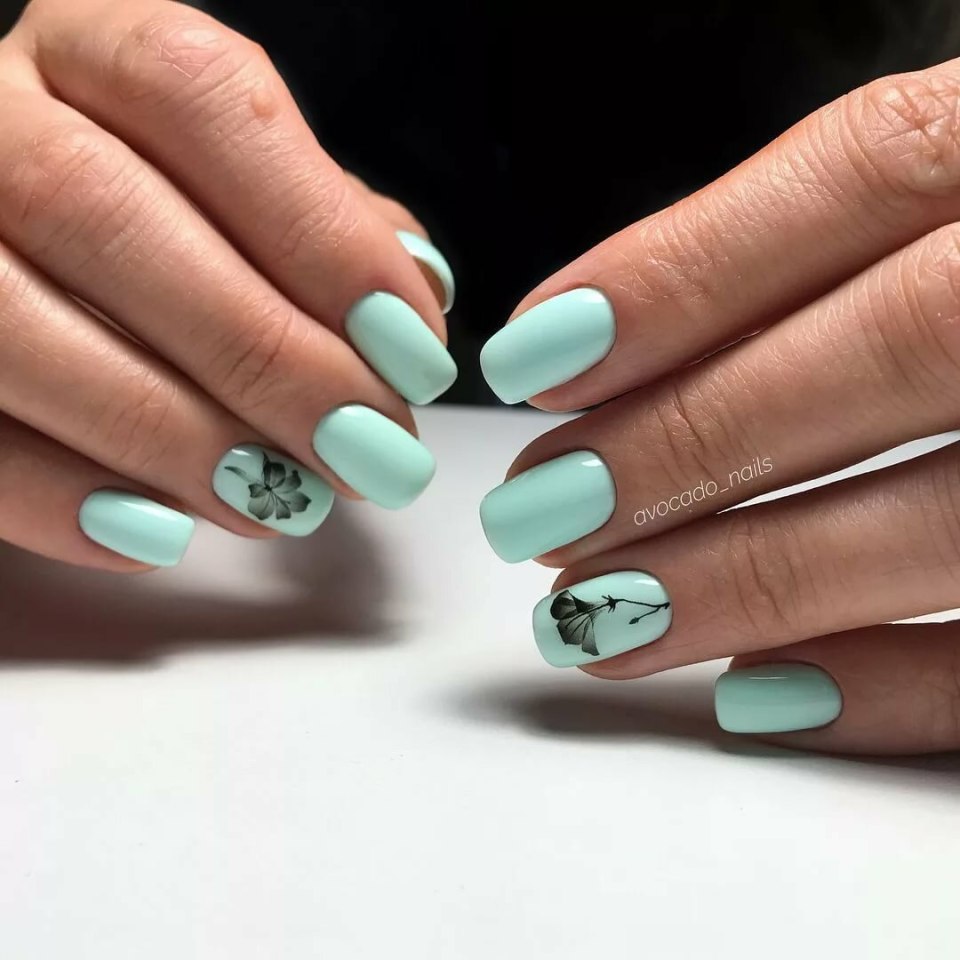 Бирюзовый маникюр с фольгой