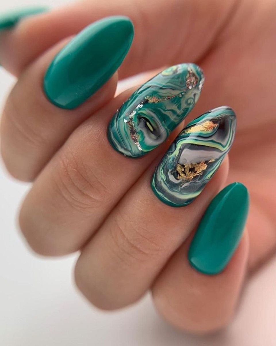 Нежный бирюзовый маникюр