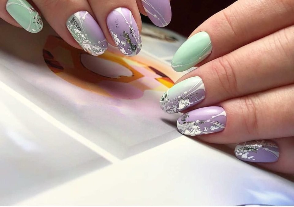 Светло мятный маникюр