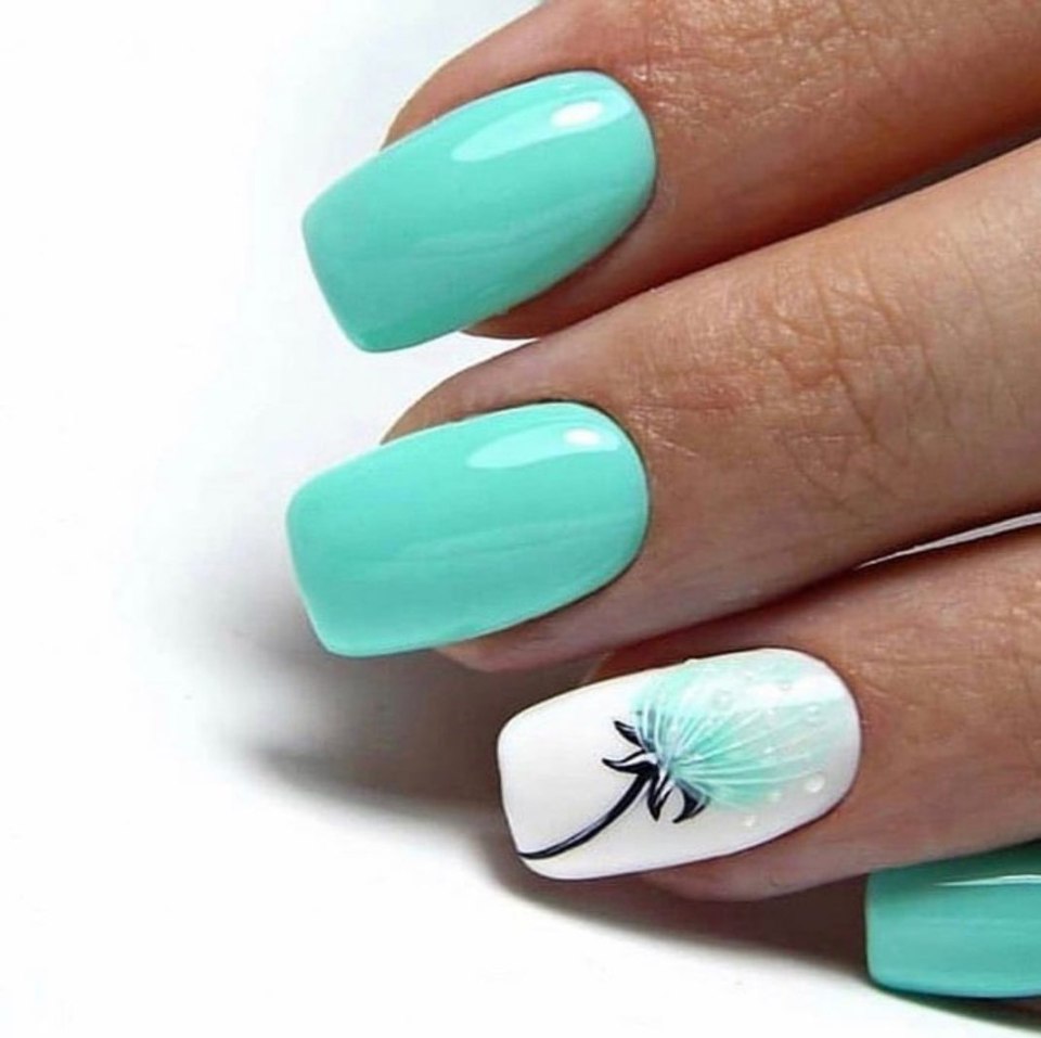 Красивый маникюр с фольгой