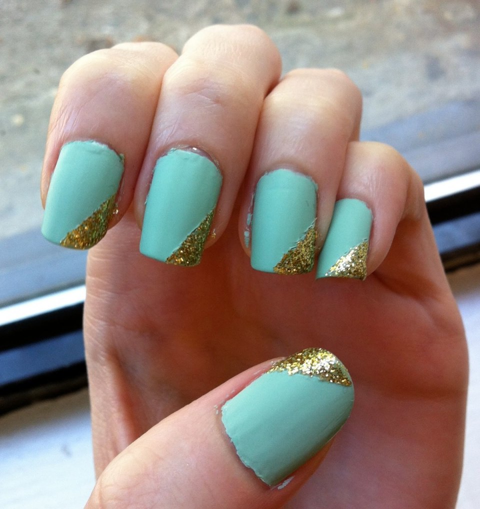 Маникюр в зеленых тонах