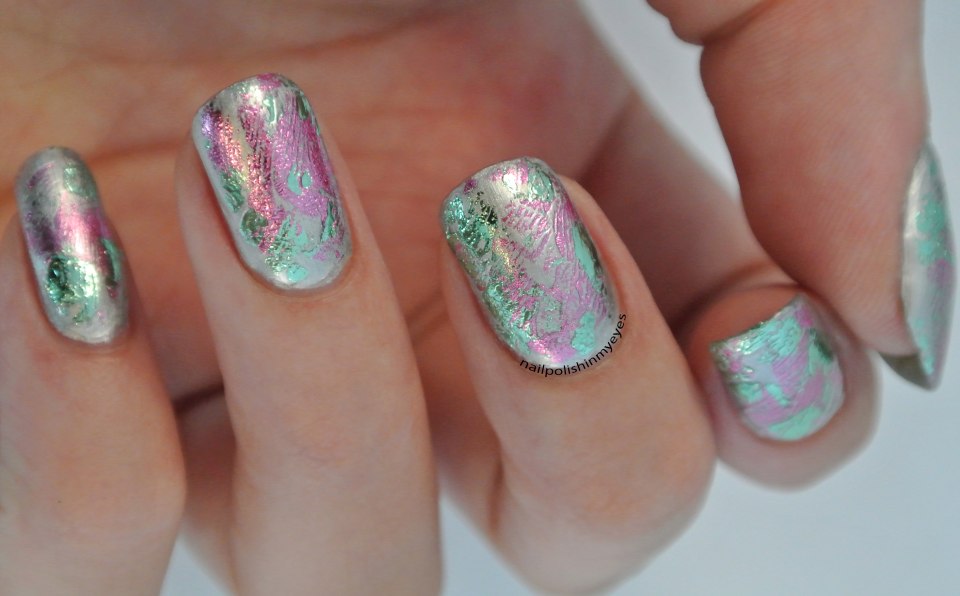 Маникюр с фольгой и матовым топом