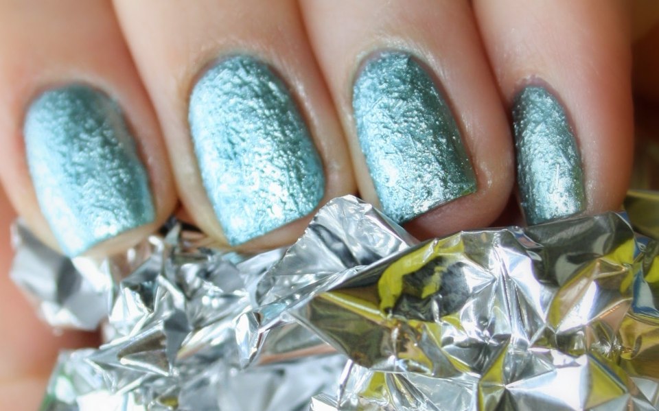 Маникюр бирюза