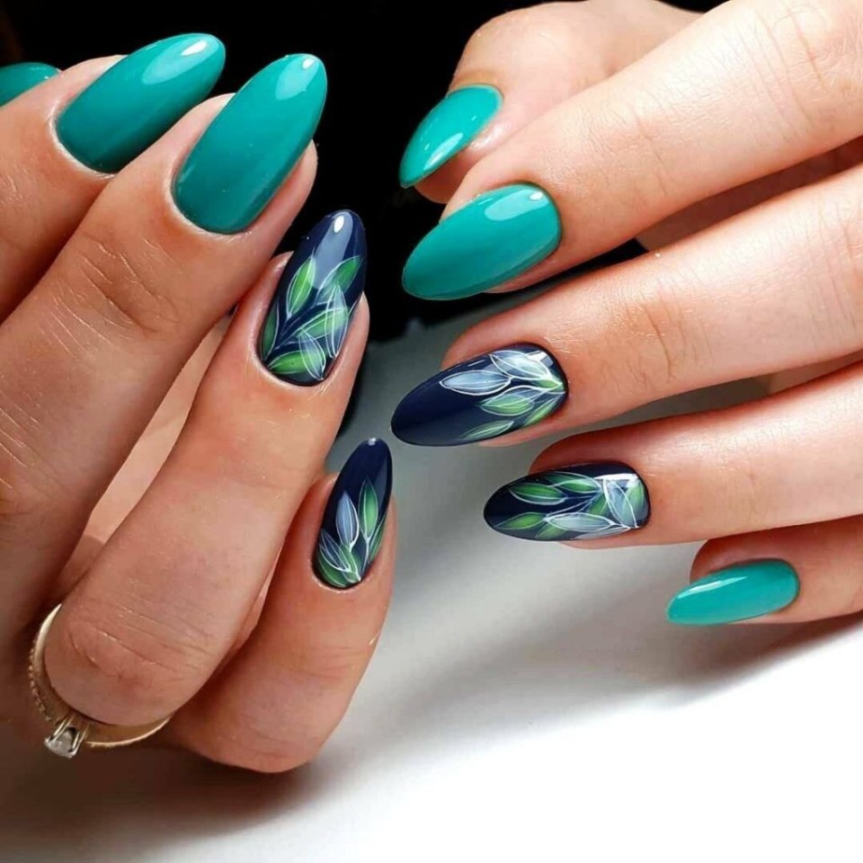 Ментоловый маникюр с фольгой для начинающих