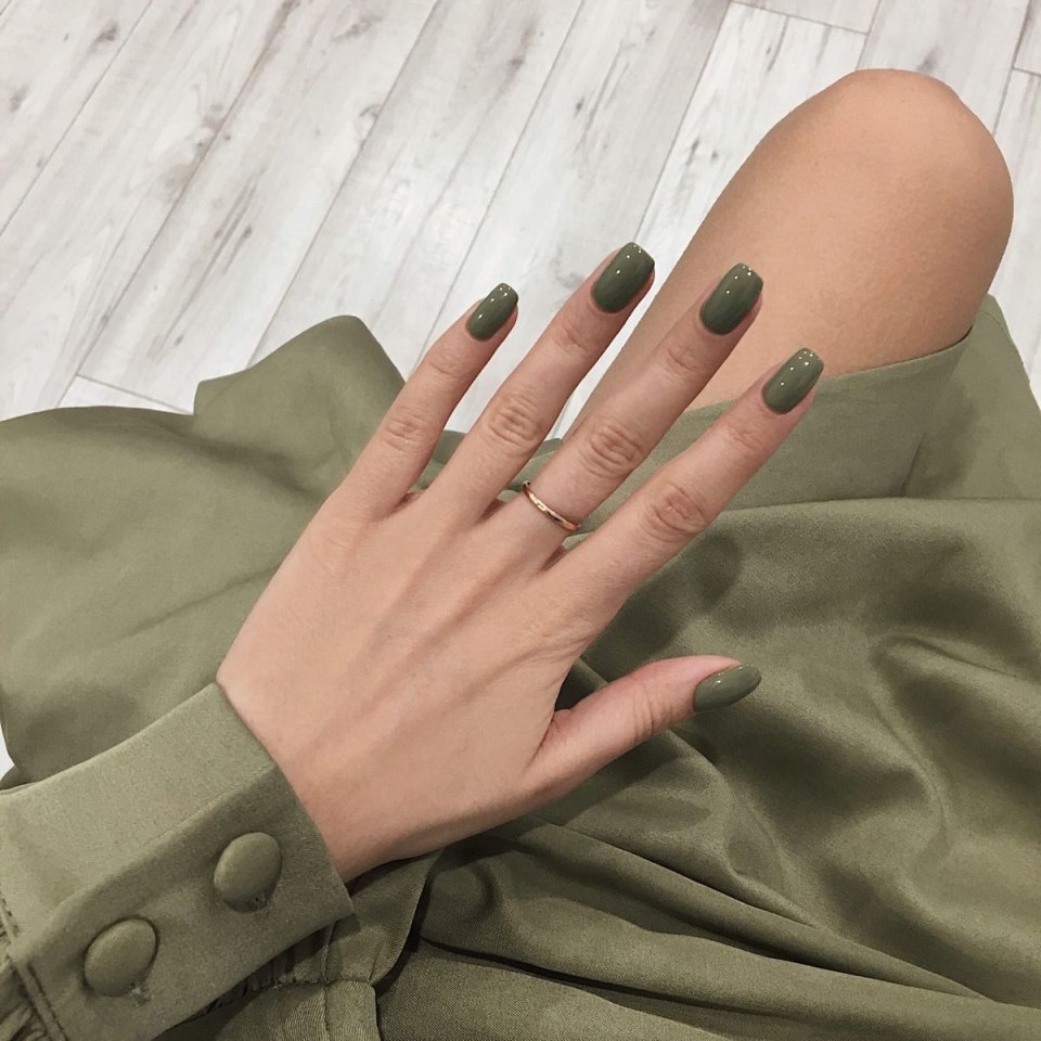 Маникюр квадрат хаки