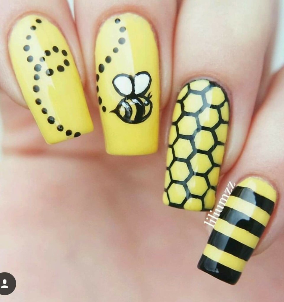 Пчелка на ногтях
