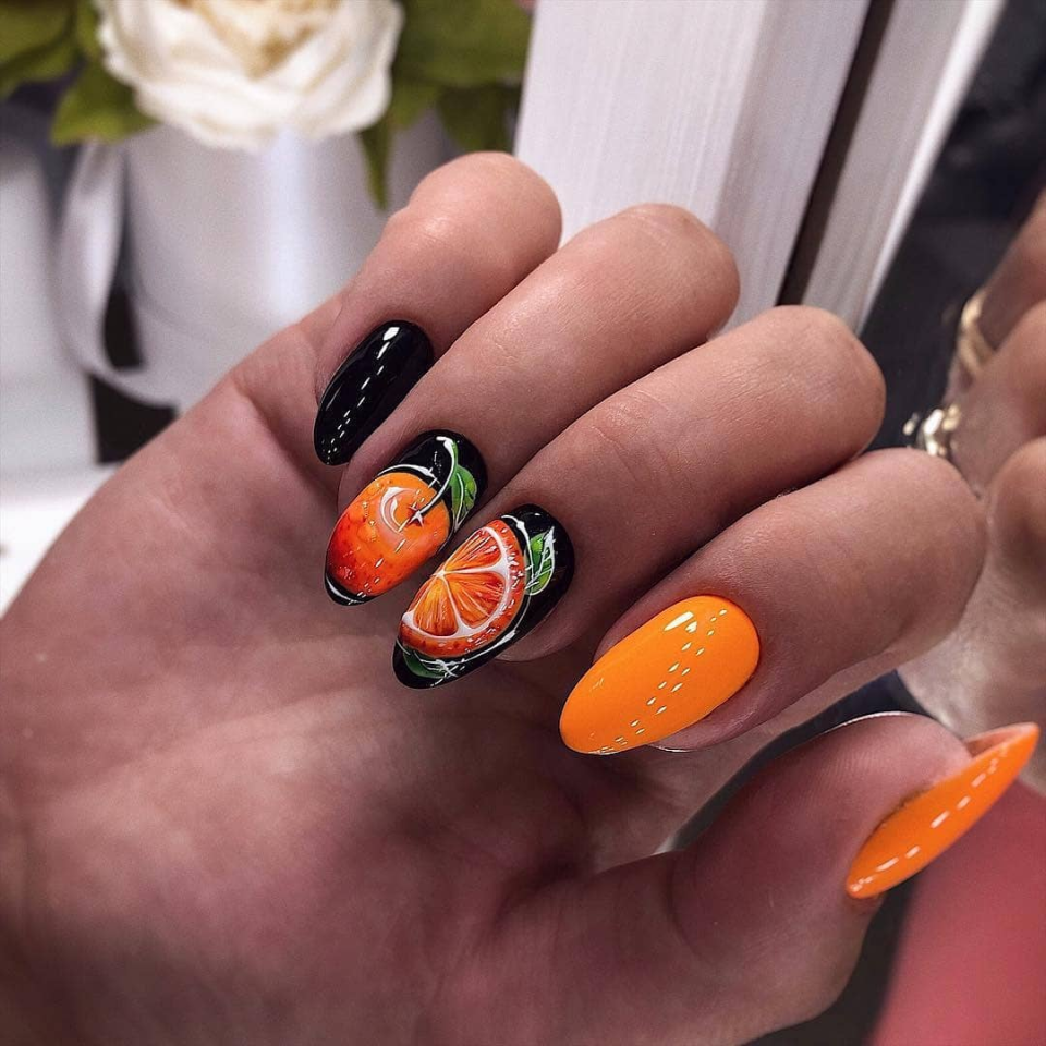 Маникюр с фруктами