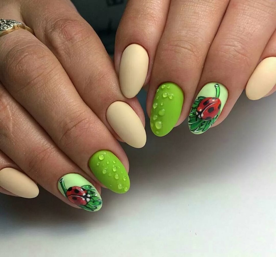 Маникюр с фруктами