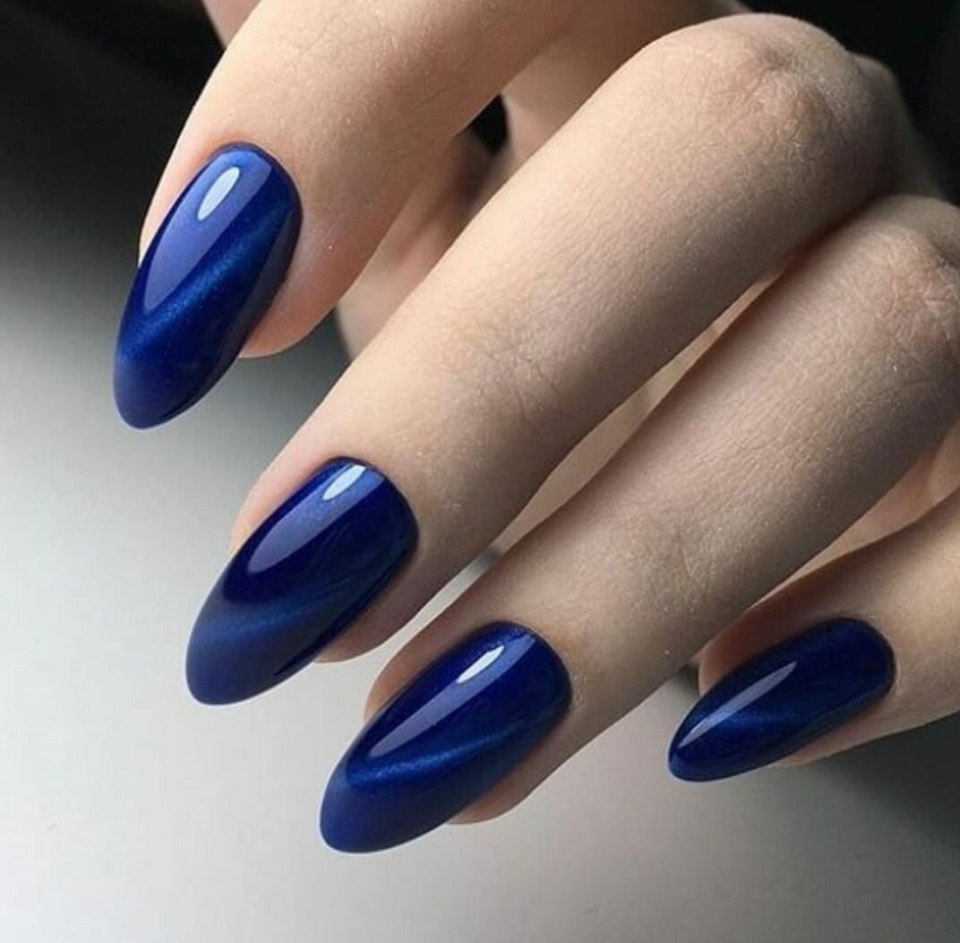 Синий маникюр на длинные ногти