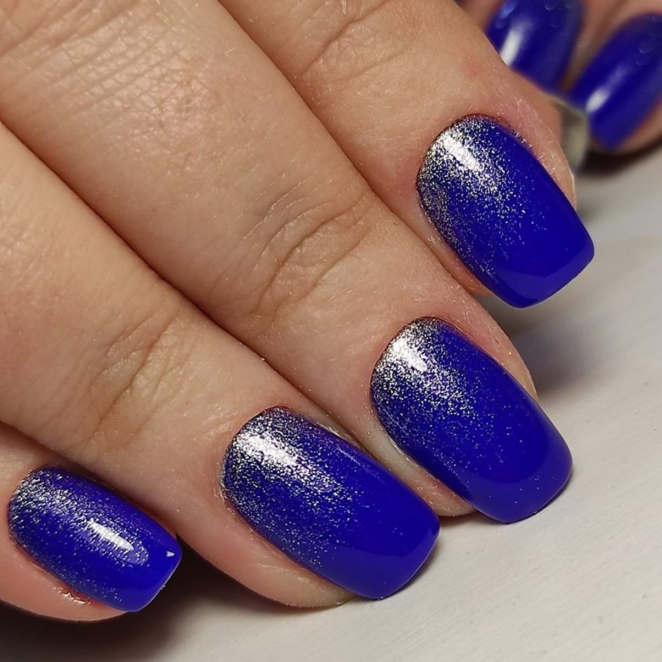 Ногти синие с желтым