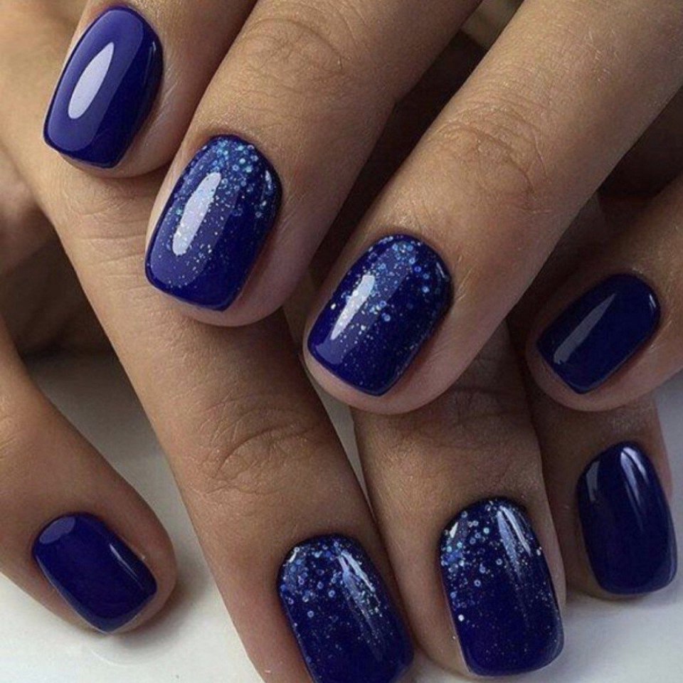 Синий маникюр на короткие ногти