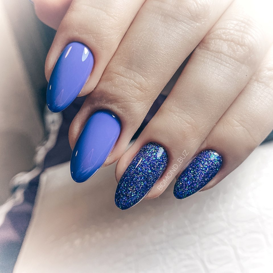 Синий маникюр на короткие квадратные