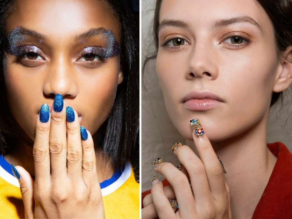 Синий матовый маникюр с втиркой