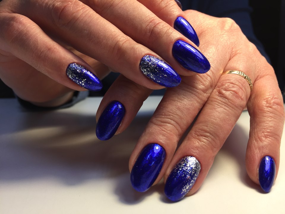 Ногти синие с серебром