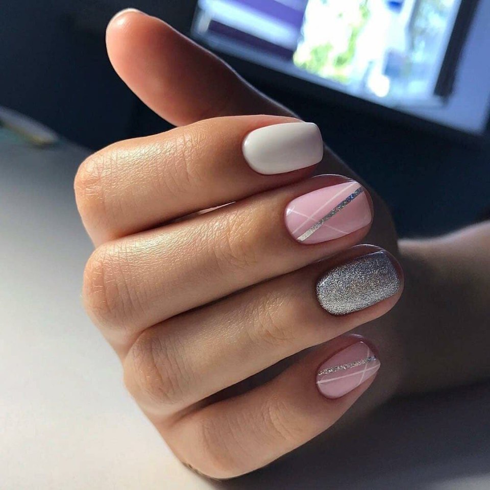 Серо-розовый маникюр