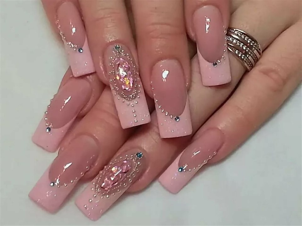 Ногти длинные квадратные со стразами