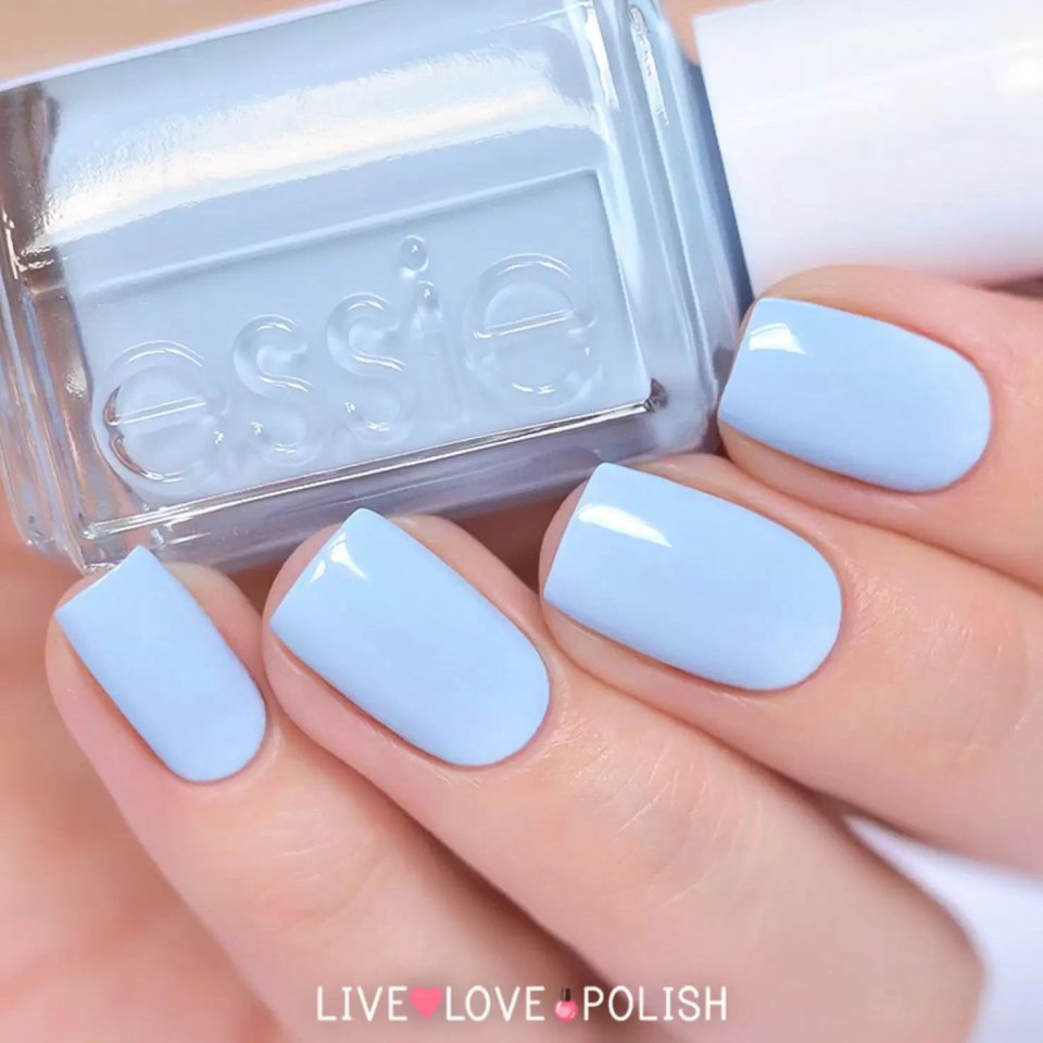 Красно синие ногти