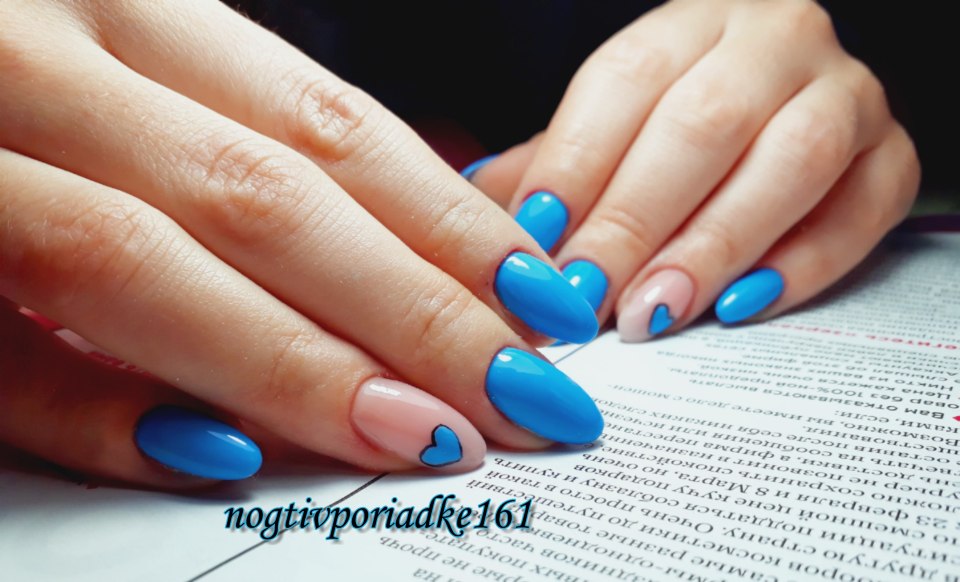 Маникюр балерина с голубыми бабочками