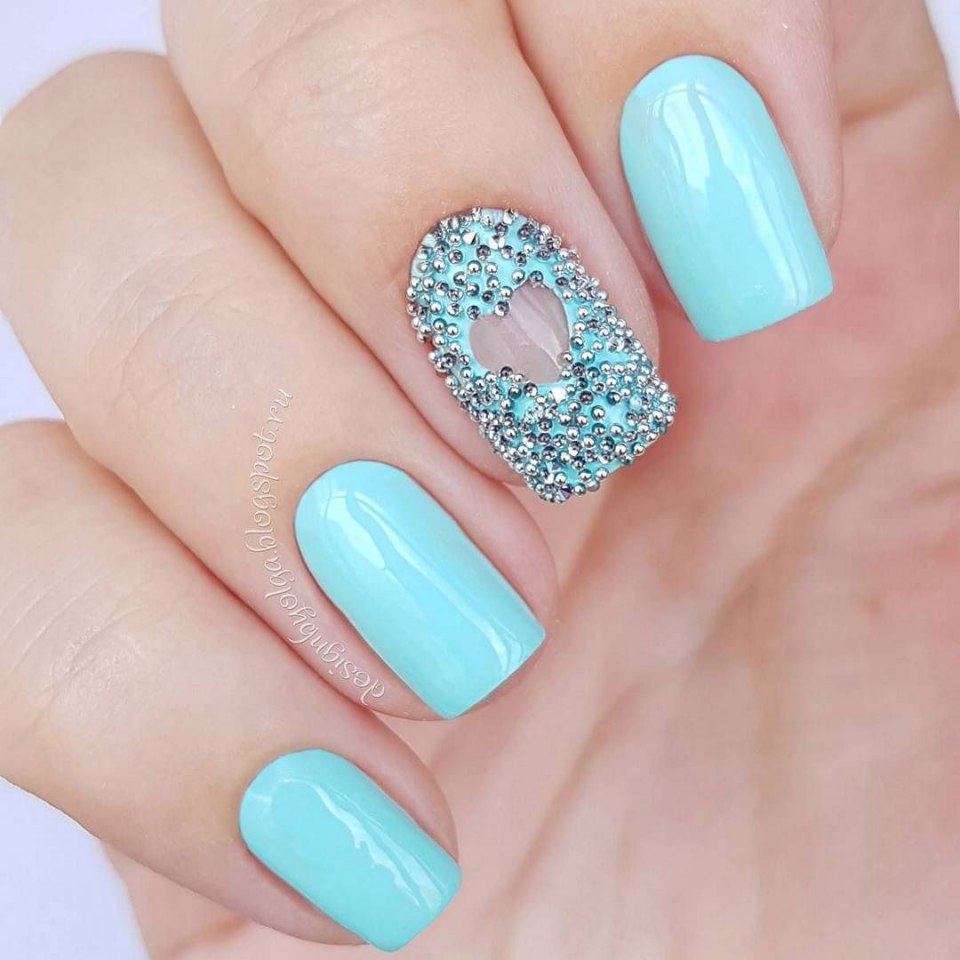 Голубые ногти с сердечком